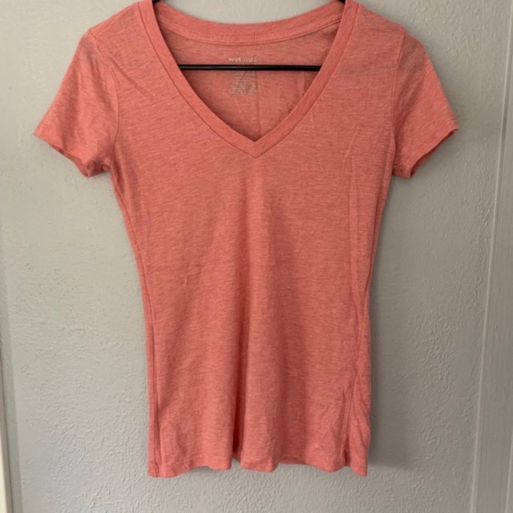 Light pink v-neck T-shirt size small